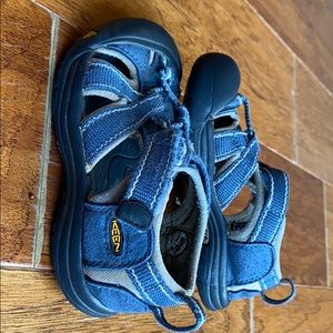 Kids Keen water shoes/sandals, size 7